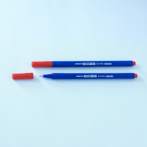 Nebulo Tűfilc piros 0,4mm, f&eacute;mcs&uacute;cs, h&aacute;romsz&ouml;g alak&uacute; test