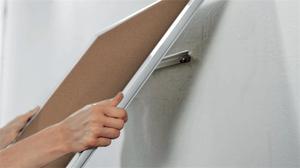 Nobo Impression Pro széles képarányú parafatábla 1550x870mm, alukerettel