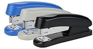Deli 0325 Mechanikus fűzőgép, 25 lap fekete