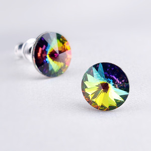Swarovski kristályos fülbevaló zöld színjátszós kővel