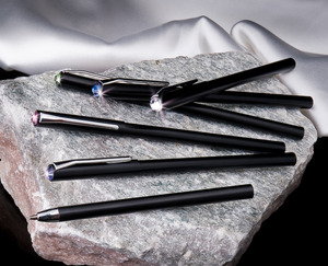 Golyóstoll 'MADE WITH SWAROVSKI ELEMENTS', fekete, mágneses, pezsgőszínű kristállyal 14cm