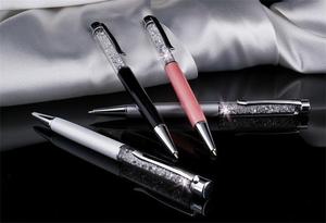 Golyóstoll 'MADE WITH SWAROVSKI ELEMENTS', fekete, felül színjátszós  fehér kristályokkal töltve 14cm